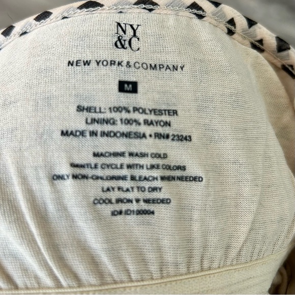 New York & Company Top - Size: M - Picture 5 of 5
